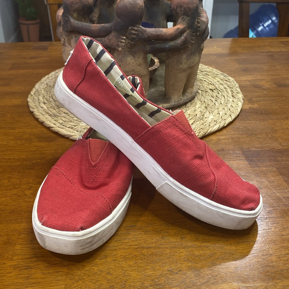 Toms - Picture 3 of 6